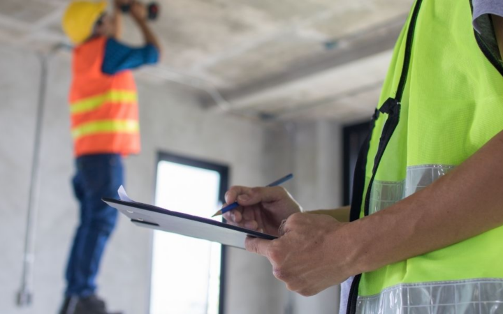 Chi phí bảo trì mặt ngoài tòa nhà phụ thuộc những yếu tố nào?